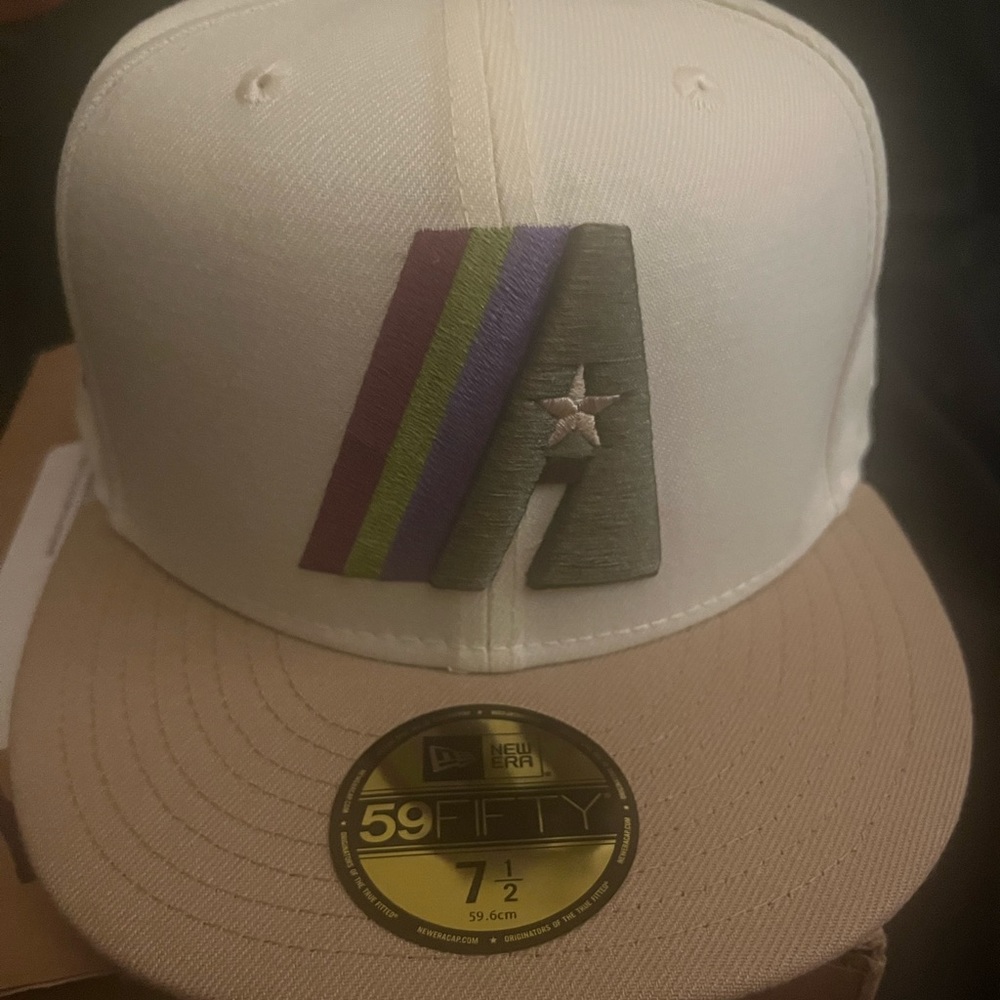 Make me an offer! Lids Exclusive HD Stud Pistacia Versa 7 1/2 Discontinued!